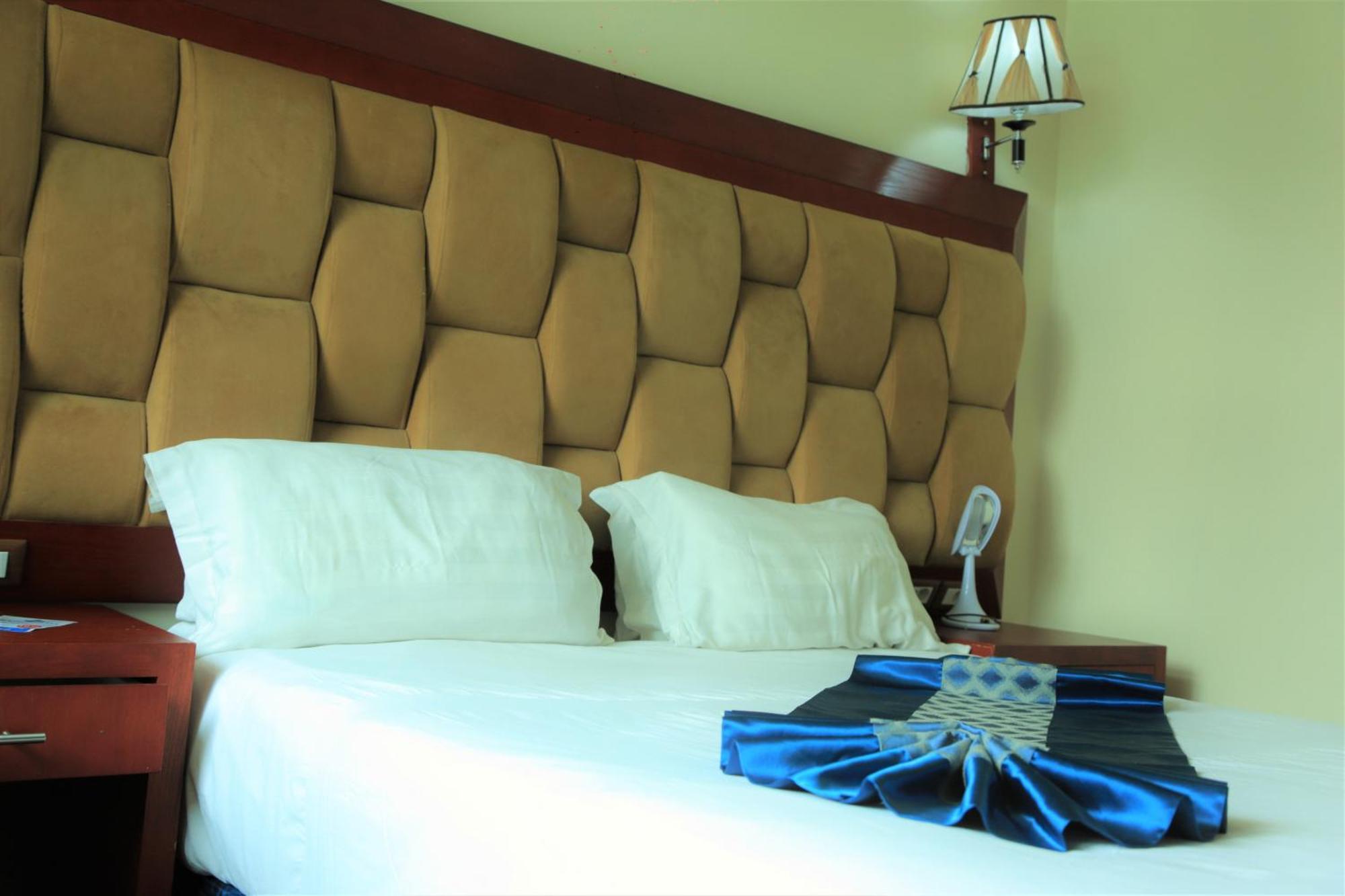 Blue Birds International Hotel Addis Abeba Zewnętrze zdjęcie