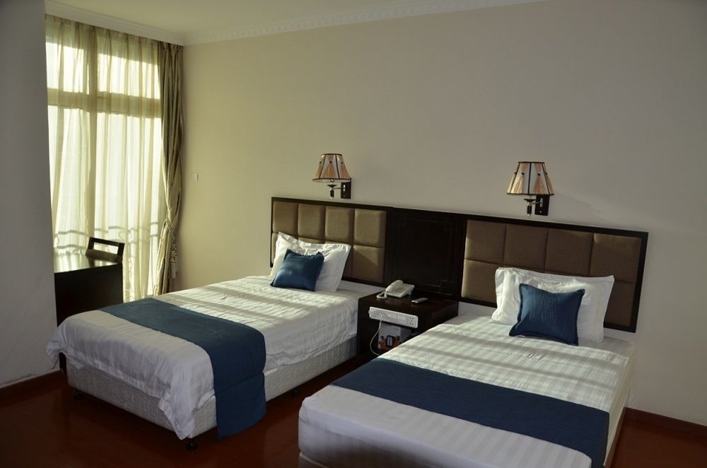 Blue Birds International Hotel Addis Abeba Zewnętrze zdjęcie